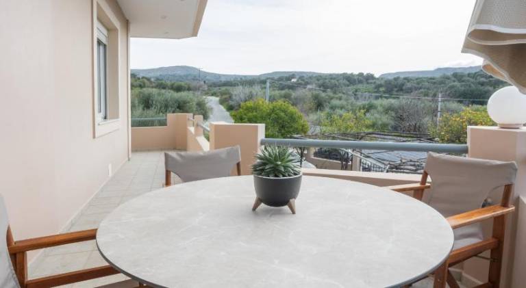 Fully equipped rental apartment with barbecue & patio | Suitable for remote work | Dogs allowed — photo 5