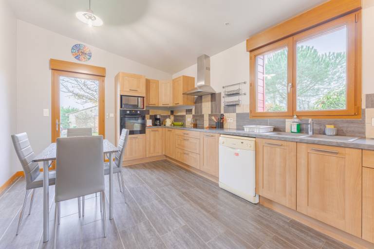 Family-friendly charming vacation home with patio, garden & grill | Pets allowed — photo 2