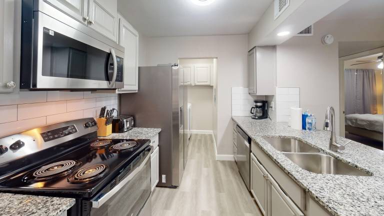 I040 – World Cup Stay - 18 min to AT&T - Sleeps 4 - Public Transit — photo 5