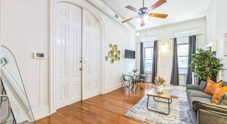 Large Historical Center City 1BR that Sleeps 4 — photo 3
