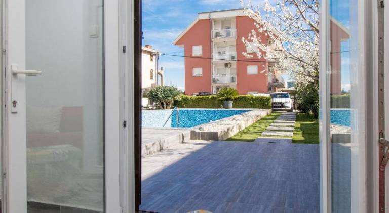 Beautiful rental apartment with pool | Close to the beach | Pets allowed — photo 3