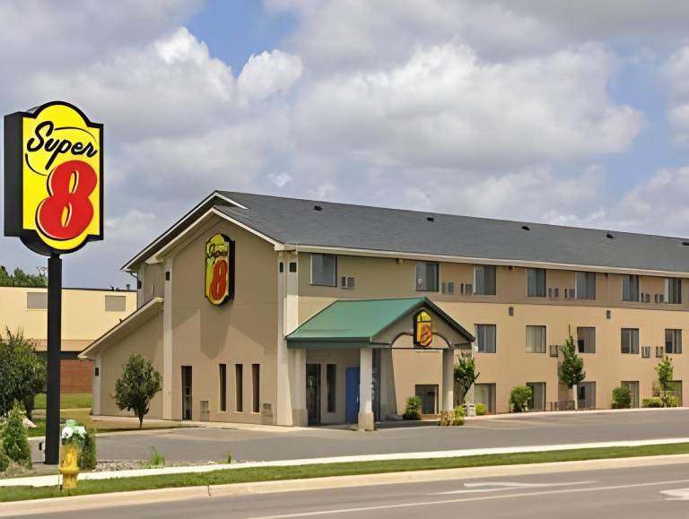 Super 8 By Wyndham Willmar in Willmar, MN