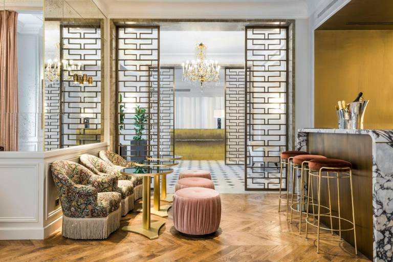 Grand Powers Hotel in Courbevoie