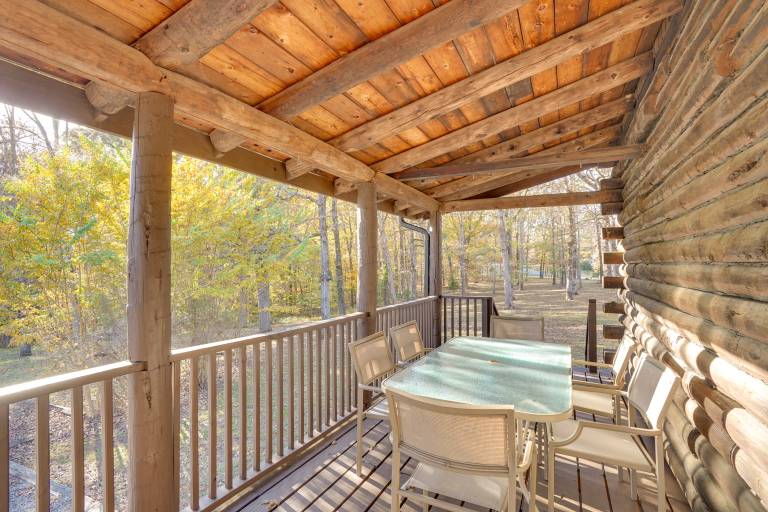 Kentucky Lake Access! Family Log Cabin w/ Deck — photo 3