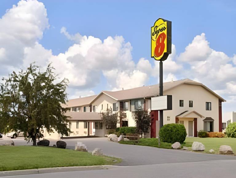 Super 8 By Wyndham Alexandria Mn in Alexandria, MN