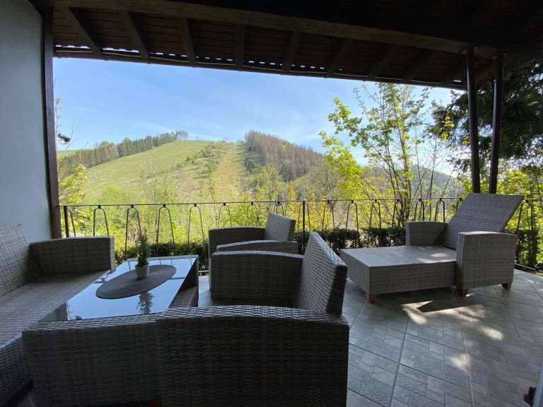 House with patio, grill & yard | Garden view — photo 2