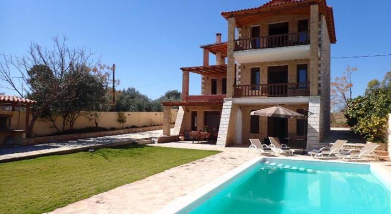 Villa with private pool, barbecue & yard in Nafplio