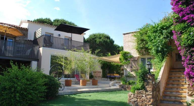 Holiday apartment with terrace & yard in Cavalaire-sur-Mer