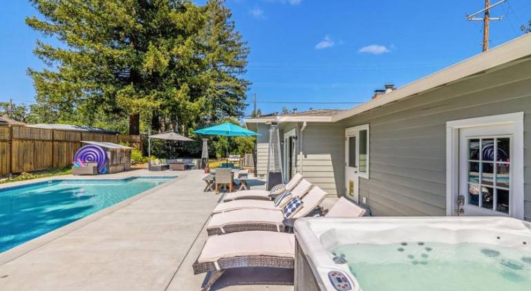 Vacation home with pool & jacuzzi | Pets allowed in Sonoma, CA
