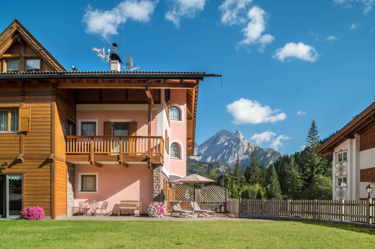 Apartment 'Villa Lory 2' with Mountain View, Private Terrace and Wi-Fi in Canazei