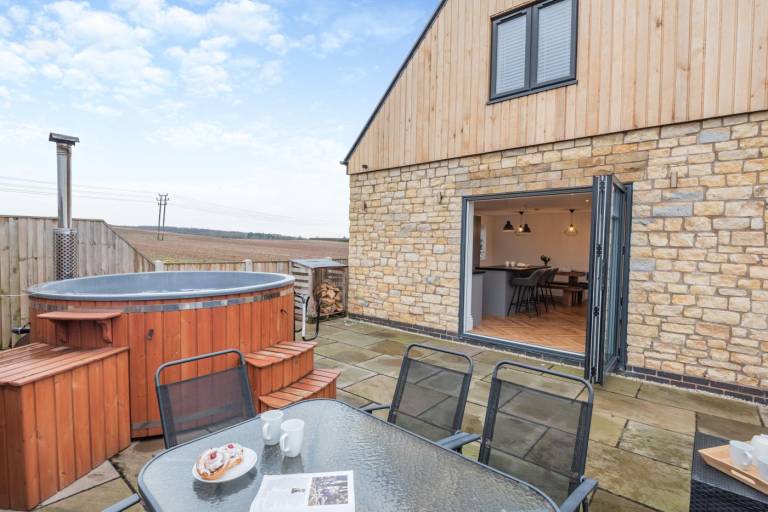 4 Bed in Pleasley Vale oc c30857