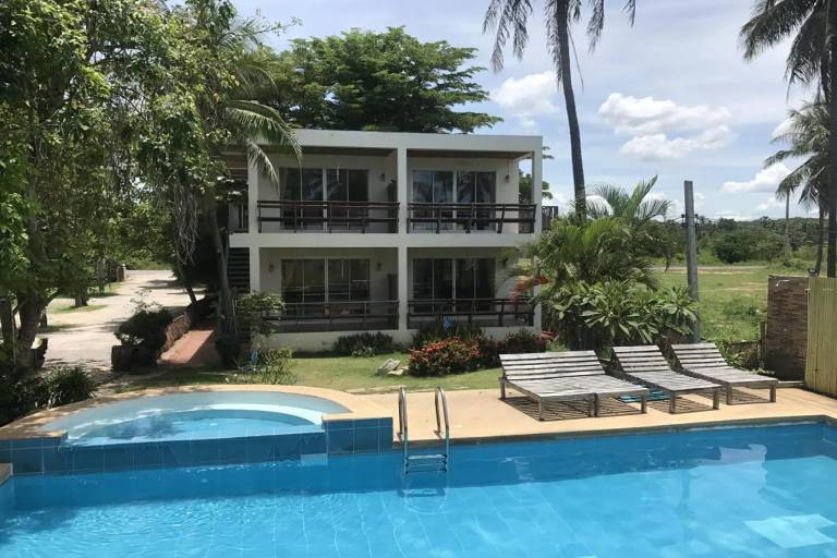 At-Pran Sunrise Beach Resort in Sam Roi Yot