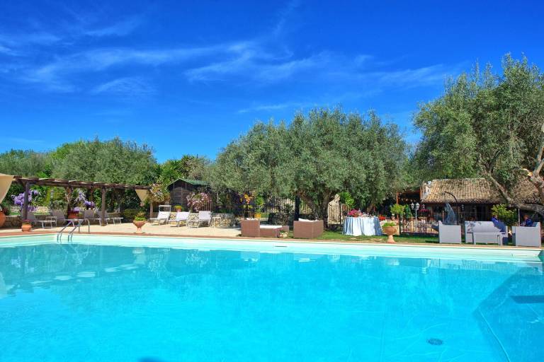 Family-oriented villa with garden, private pool & barbecue | Pets are welcome — photo 5