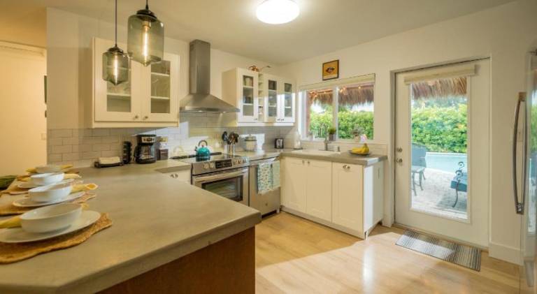 Vacation home with pool | Pet-friendly — photo 3