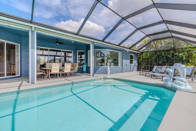 Family-oriented villa with private pool, garden & grill | Water view | Pet-friendly — photo 5