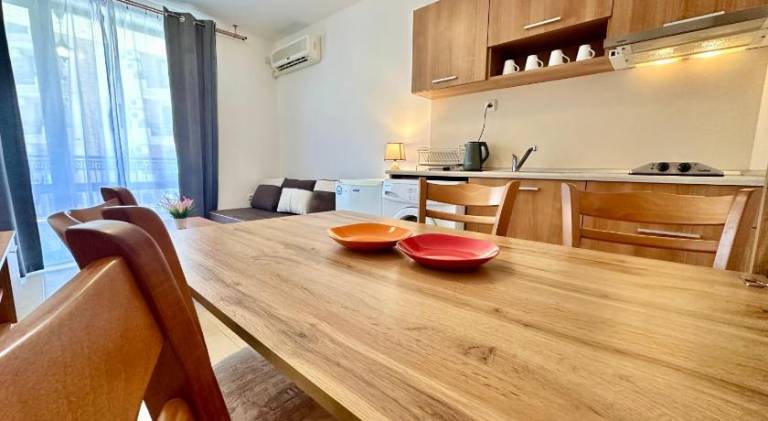 Serviced apartment with pool & yard | Beach nearby | Pet-friendly — photo 3