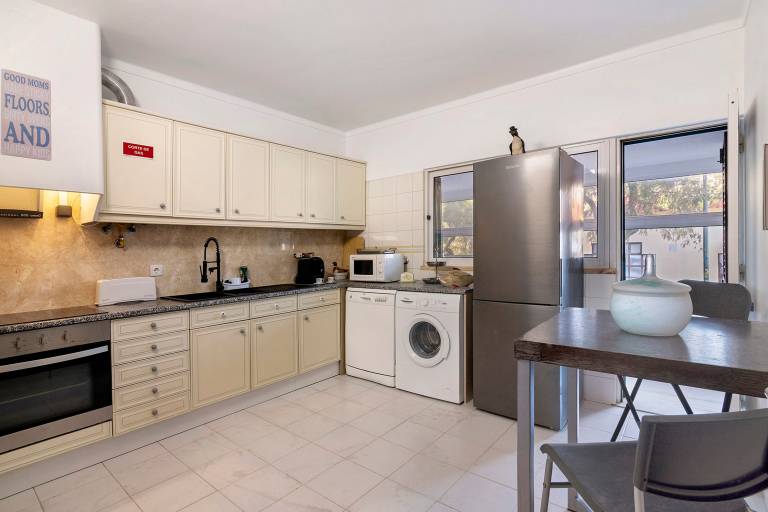 Central Albufeira Vacation Flat with Shared Pool — photo 5