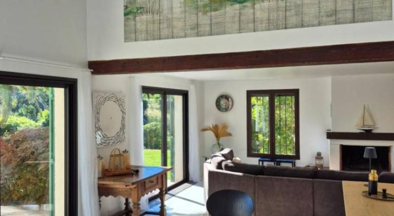 Villa with patio, barbeque & private pool — photo 3