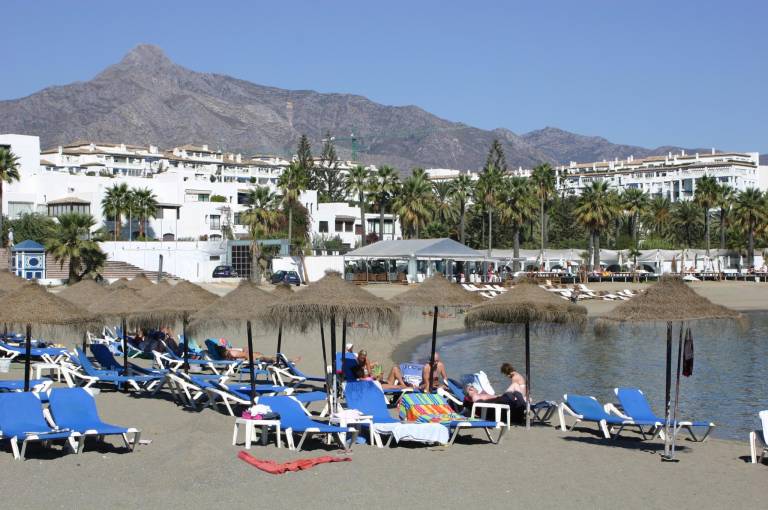 Child-friendly rental apartment with patio, garden & pool | Close to the beach | Dogs allowed in Marbella
