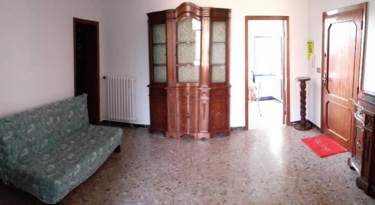 Rental apartment with 2 rooms for 9 persons in Ferrara