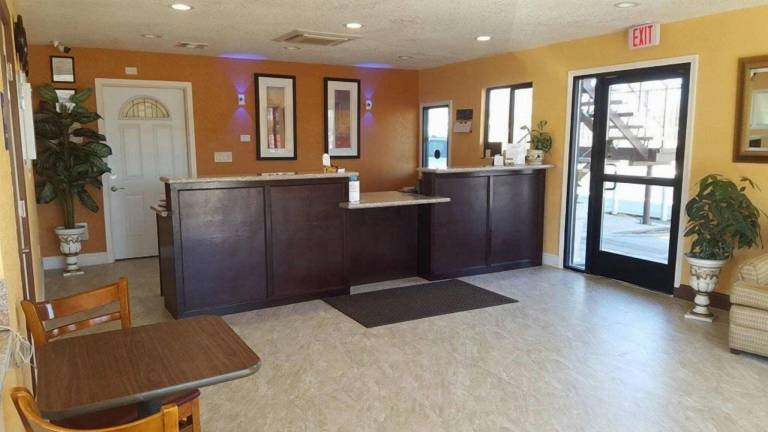 BEST ECONOMY INN & SUITES — photo 3