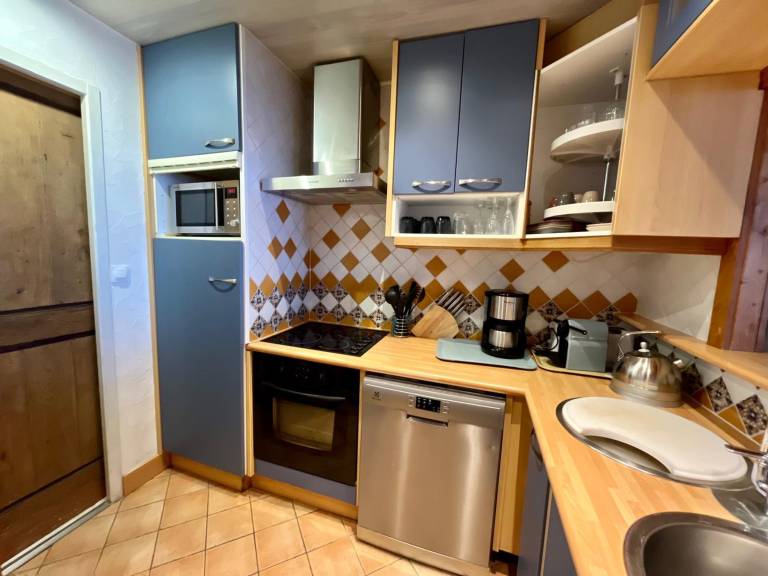 Luxury 2-room, ski-in/ski-out, south/west balcony, free Wifi — photo 4