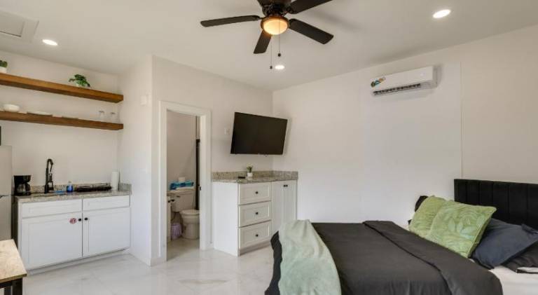 3 Blocks to Gulf! Modern Beach Base in South Padre in South Padre Island, TX