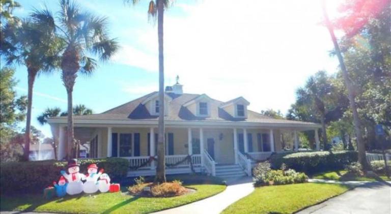 House with pool — photo 5