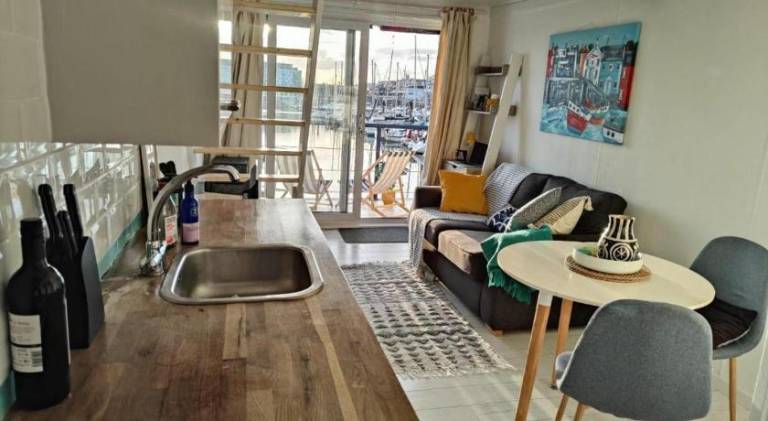 Tiny float home Brighton — photo 4