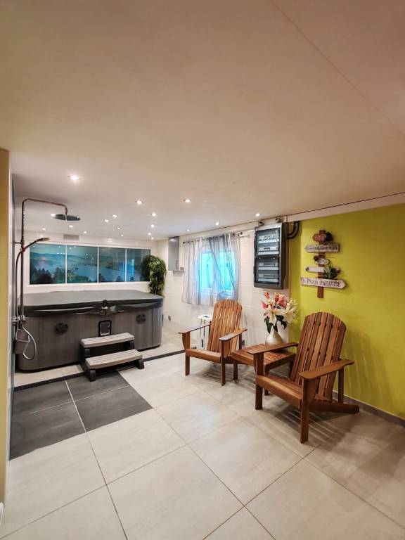 Chalet with garden, sauna & jacuzzi | Nature view — photo 3