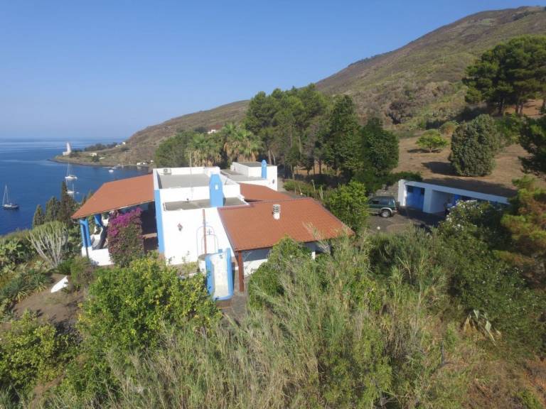 House with terrace, BBQ & garden in Messina