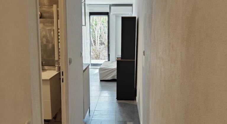 Apartment with patio & garden — photo 4