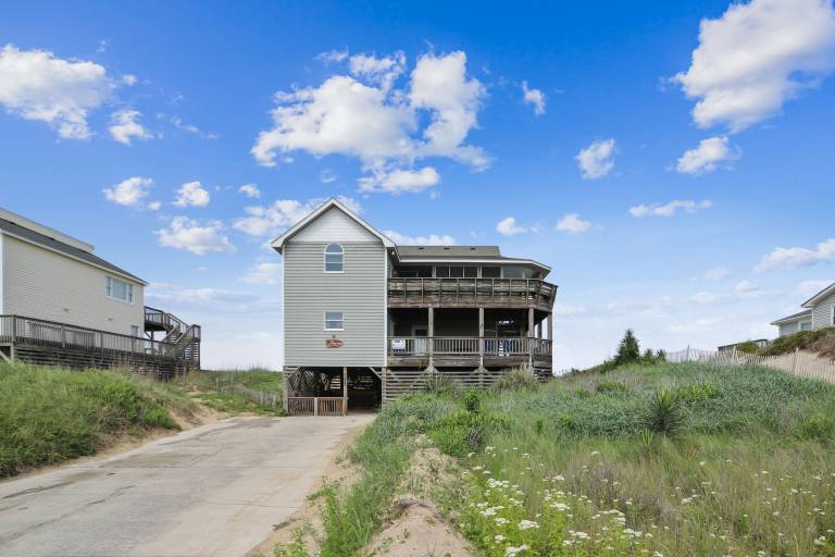 House with barbeque | Water view — photo 2