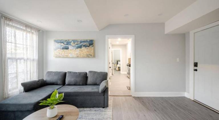 2 Bed Apt in BlackRock by beach — photo 2