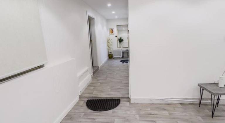 Chalet with patio & yard | Dogs allowed — photo 4