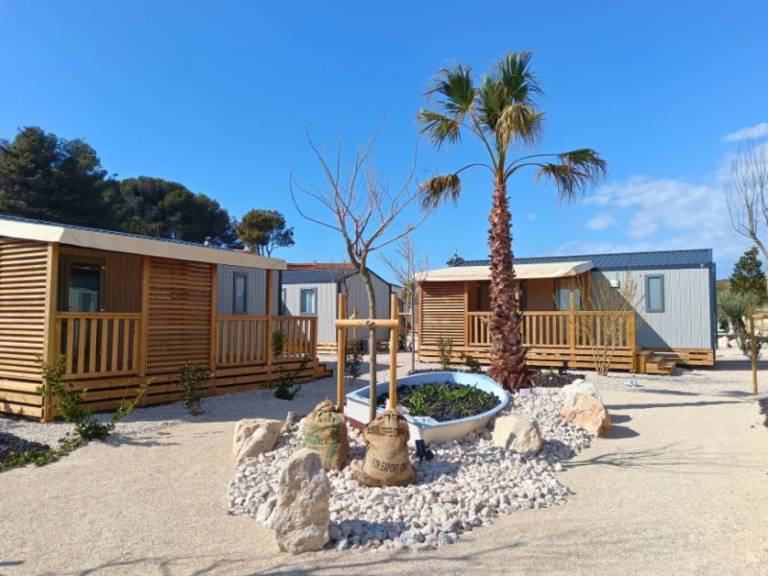 Camping with terrace & heated pool | Pet-friendly — photo 3