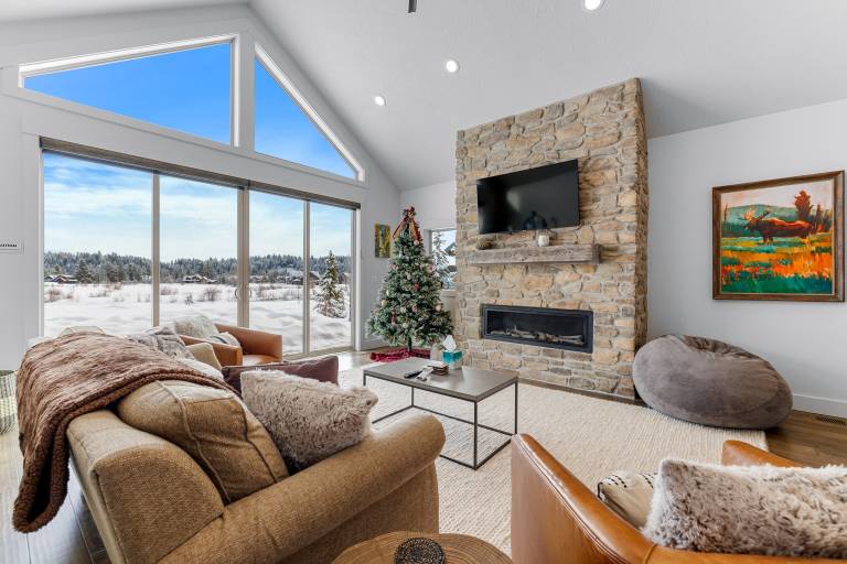 Meadowbright VIsta - Large driveway - Clubhouse with pool & hot tub - River - Luxury in McCall, ID