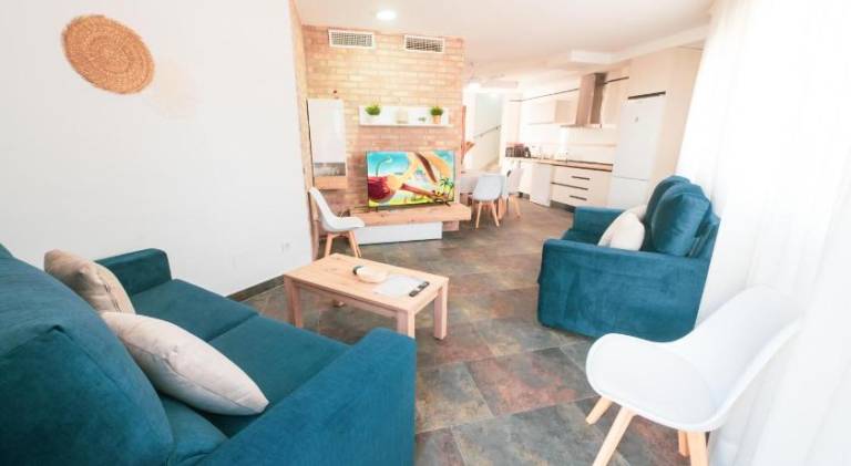 Holiday apartment with patio & yard — photo 2
