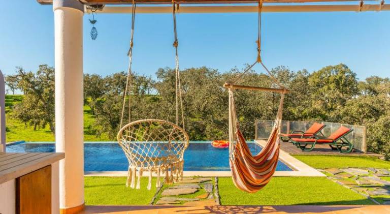 Villa with private pool, patio & BBQ — photo 4
