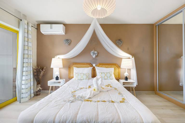 Holiday Apartment "Karol Vaz" with Balcony, Shared Pool & Wi-Fi — photo 4