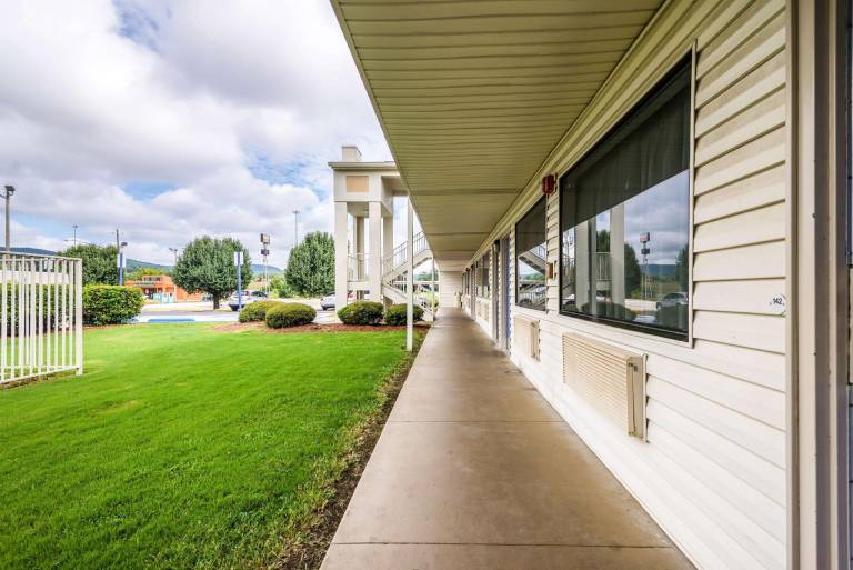 Motel 6 Anniston, AL — photo 3