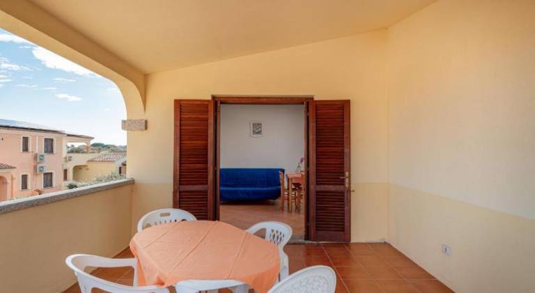 Rental apartment with terrace & yard — photo 4