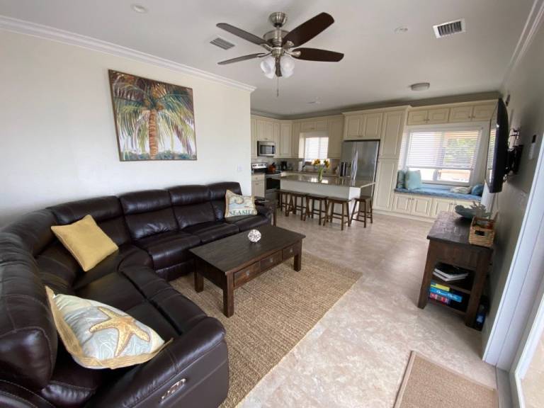 Vacation home with terrace & barbeque | Water view — photo 3