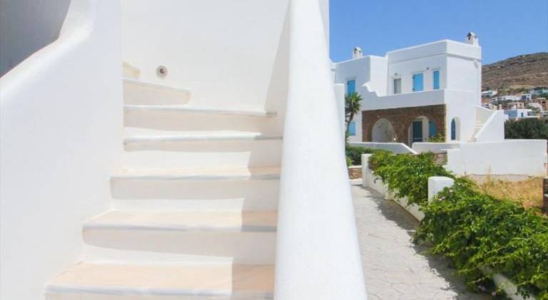 House with terrace & pool — photo 5