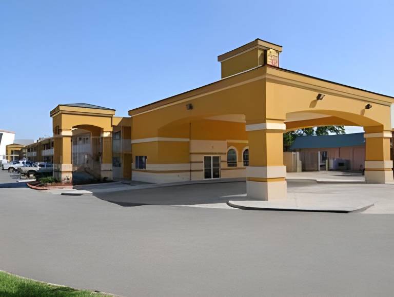 Super 8 By Wyndham Baton Rouge/I-10 in Baton Rouge, LA
