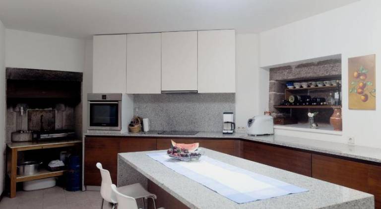 Fully equipped beautiful vacation home with yard, grill & terrace | Close to the beach | Pets are welcome — photo 5