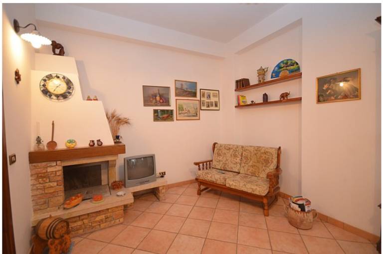Rental apartment with patio — photo 2