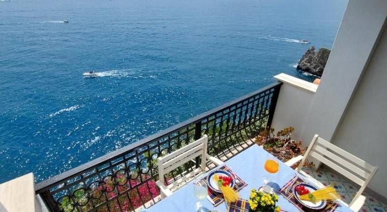 House with 2 rooms for 4 persons in Agerola