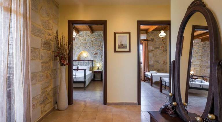 Charming villa with barbecue, private pool & terrace | Pets are welcome — photo 2