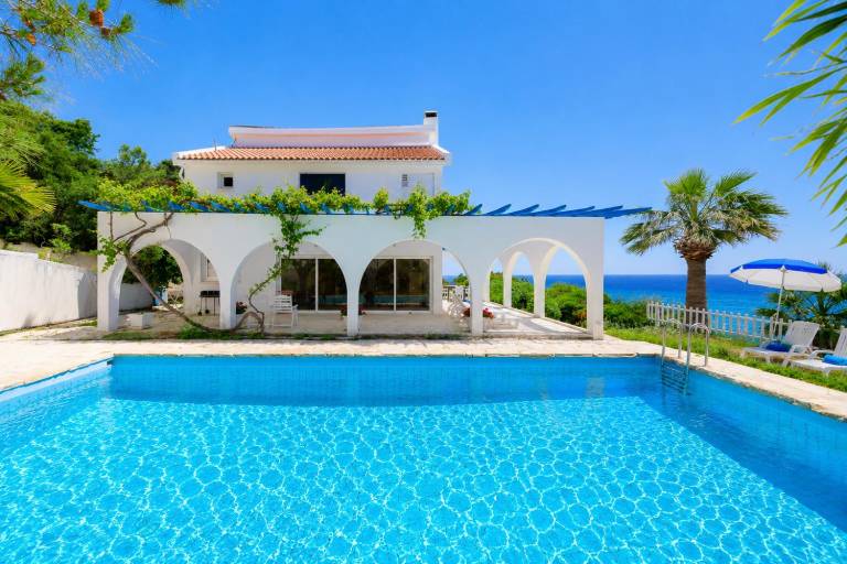 Villa  Pomos